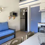 2 Pieces En Duplex Avec Terrasse Et Piscine A - Fr-1-553-301