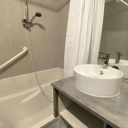 2 Pieces En Duplex Avec Terrasse Et Piscine A - Fr-1-553-301
