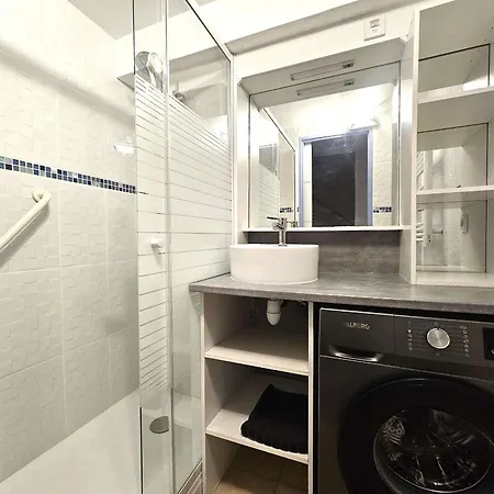 2 Pièces En Duplex Avec Terrasse Et Piscine à - Fr-1-553-301
