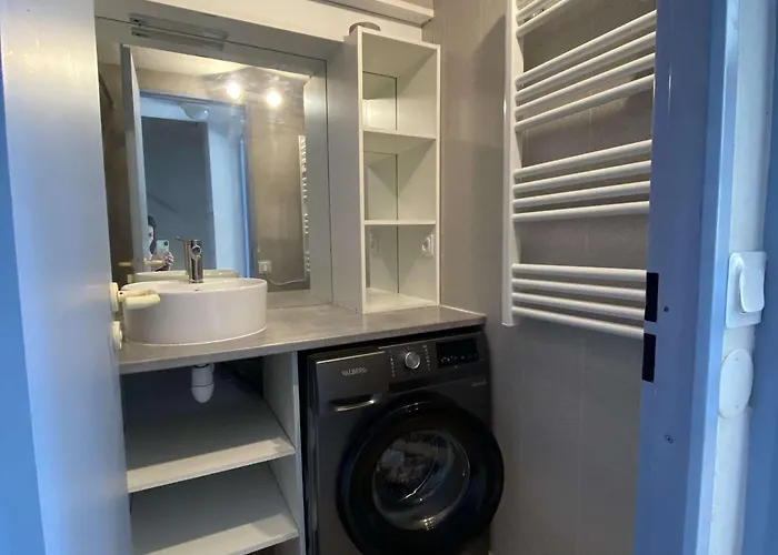 2 Pieces En Duplex Avec Terrasse Et Piscine A - Fr-1-553-301 *